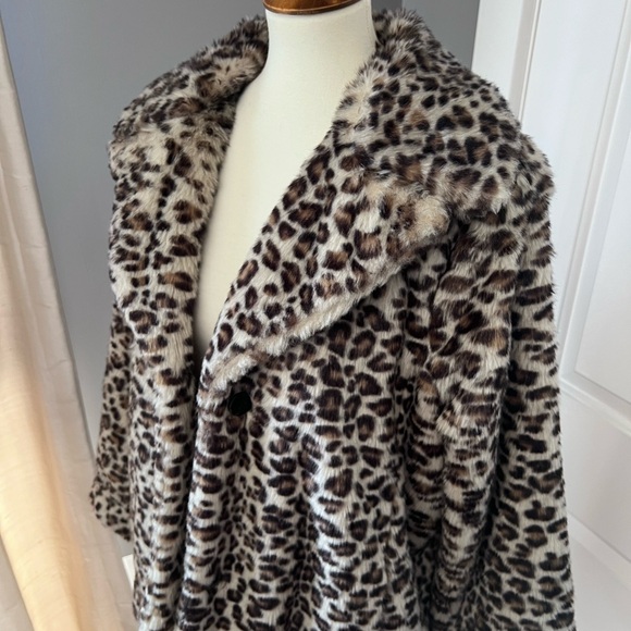 Banana Republic Factory leopard print faux fur Jacket - Picture 2 of 9